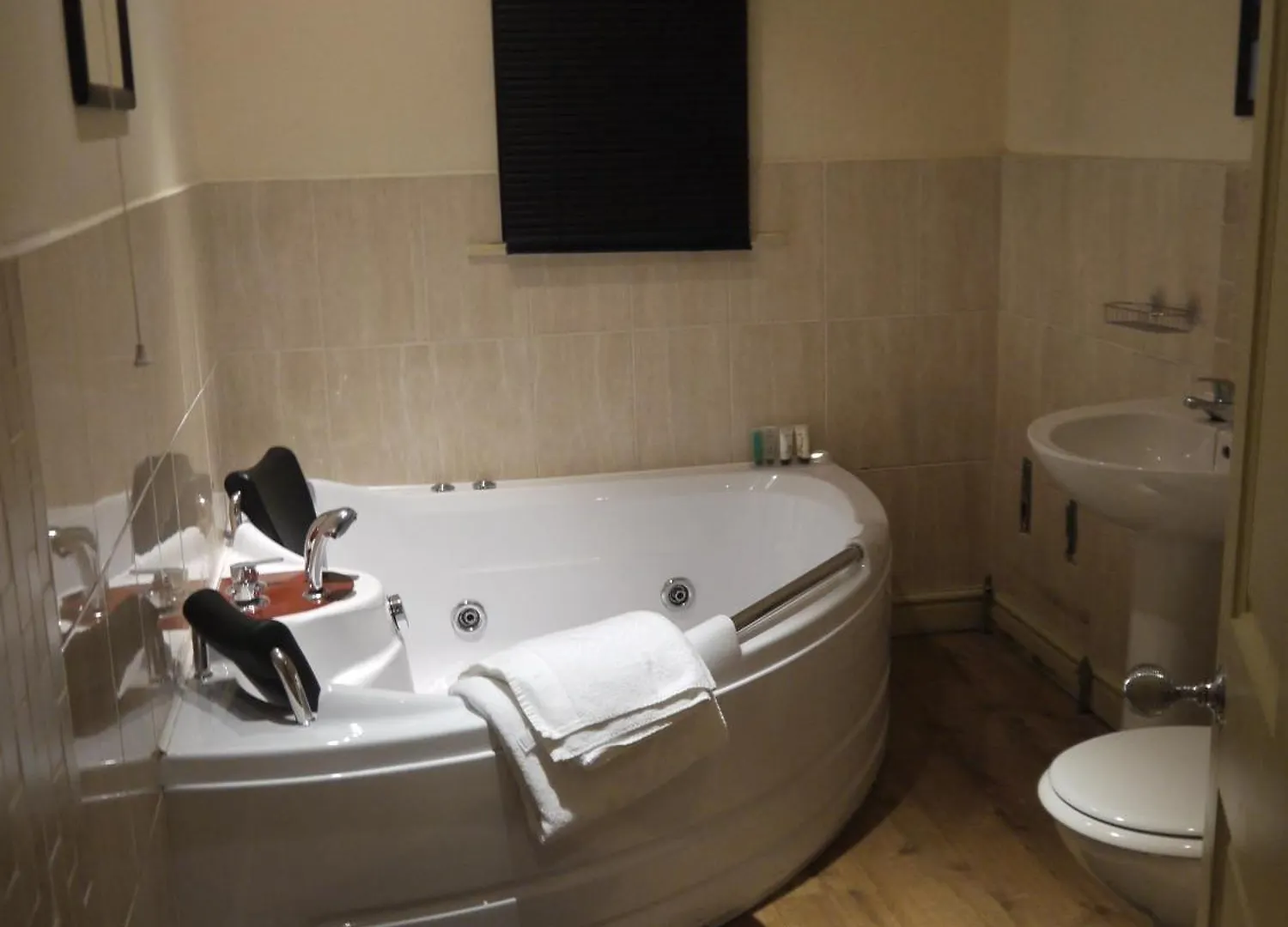 Dimple Well Lodge Hotel Wakefield